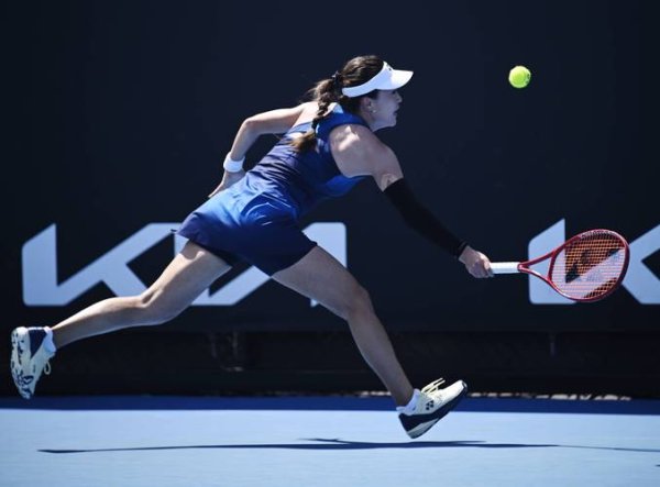 爱游戏体育app 胜负面前，人更重要！温暖体育精神闪耀2026年澳网女单首轮赛场