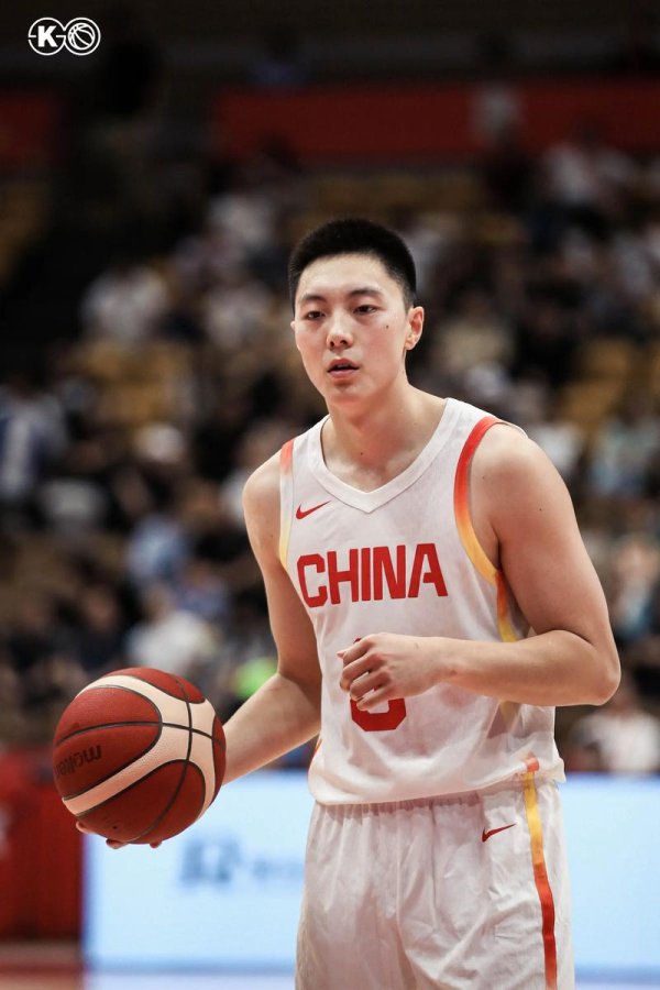 爱游戏体育app 胡明轩末节连得8分，看清他最适合的位置和打法